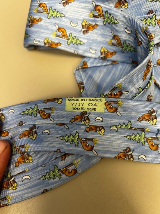 HERMÈS beaver and pine blue silk tie – Vintage Carwen HERMES Light Blue Novelty Beaver & Tree Silk Tie